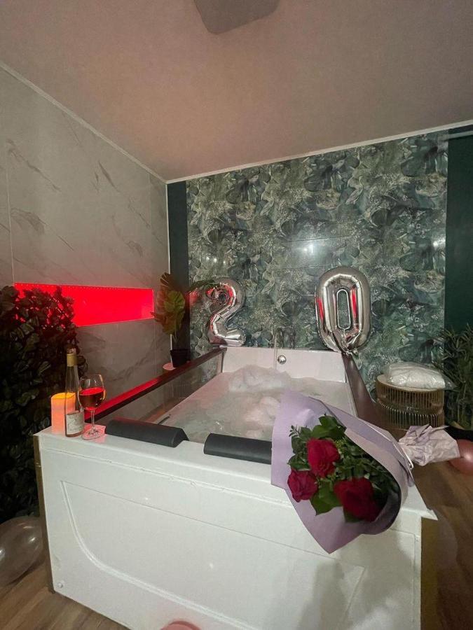 Jacuzzi Apartment Baia Mare Ngoại thất bức ảnh